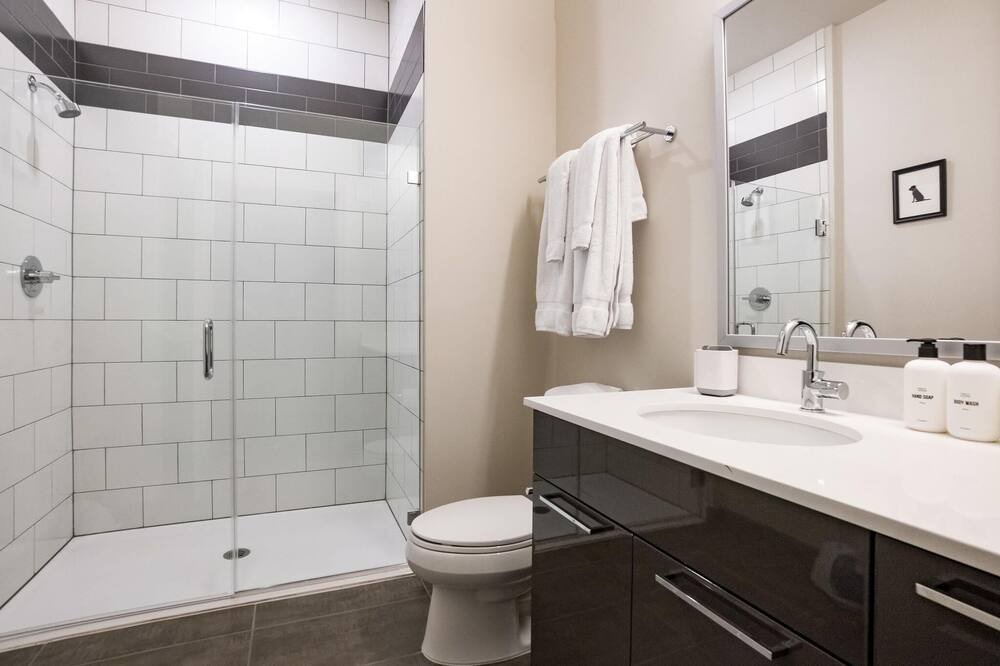 Photo of Bathroom in Bluemont
