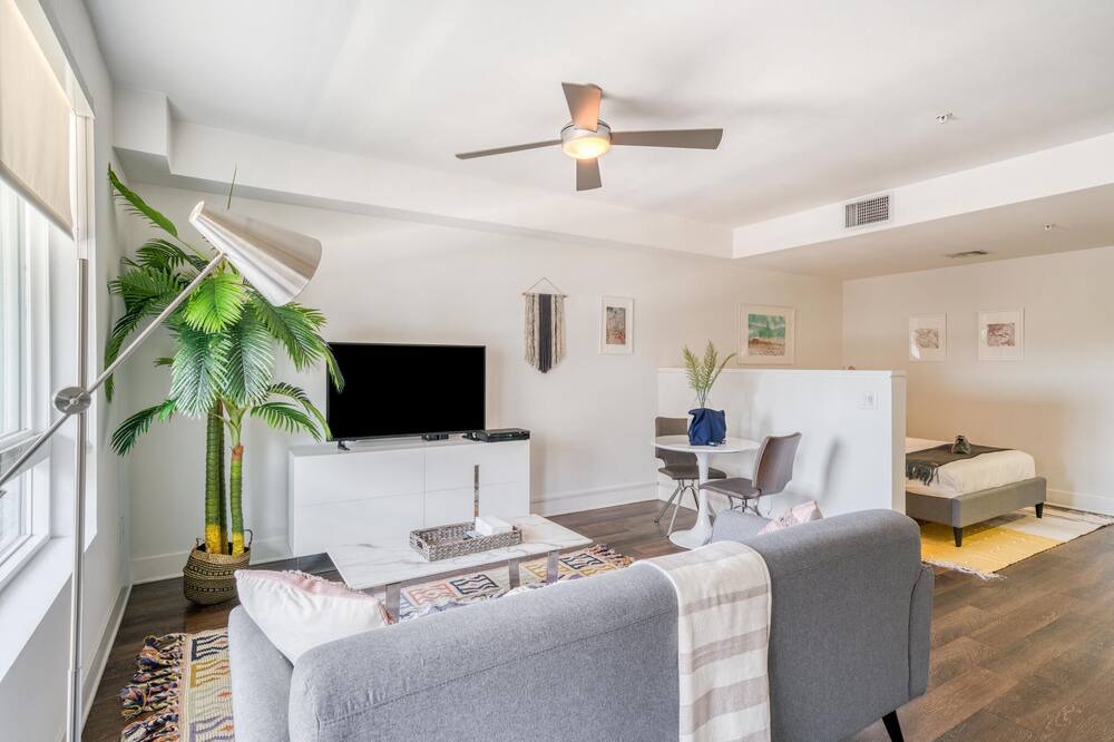 Photo of Livingroom in Downtown