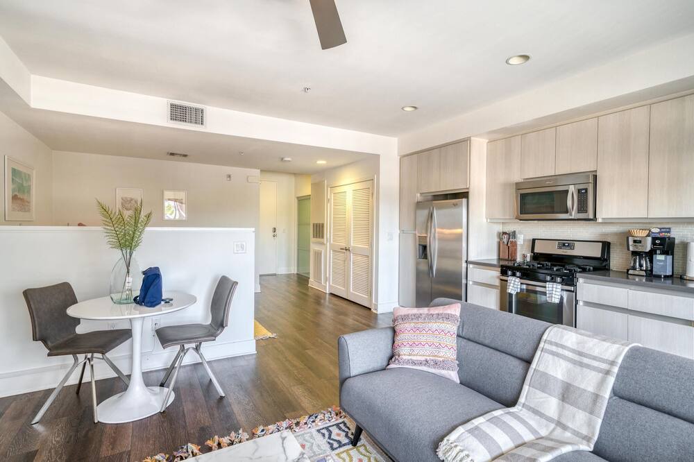 Photo of Livingroom in Downtown