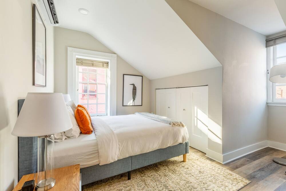 Photo of Bedroom in Jefferson Manor