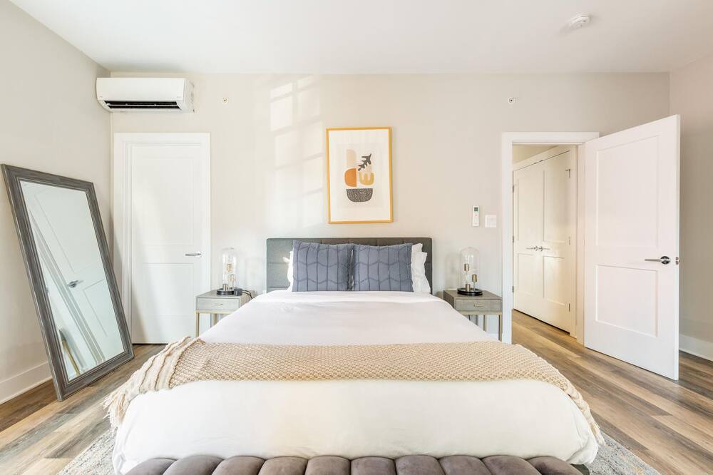 Photo of Bedroom in Jefferson Manor