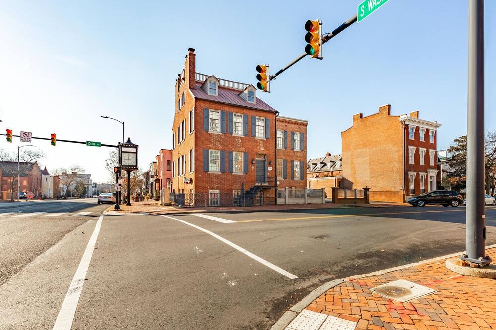 Photo of Others in Jefferson Manor