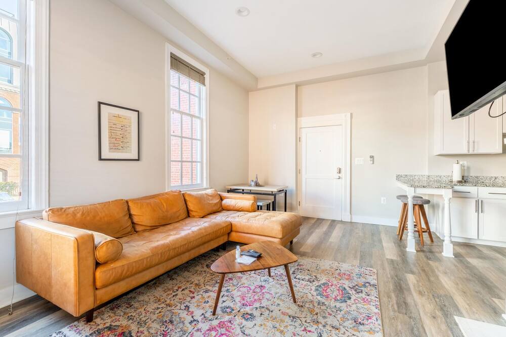 Photo of Livingroom in Jefferson Manor