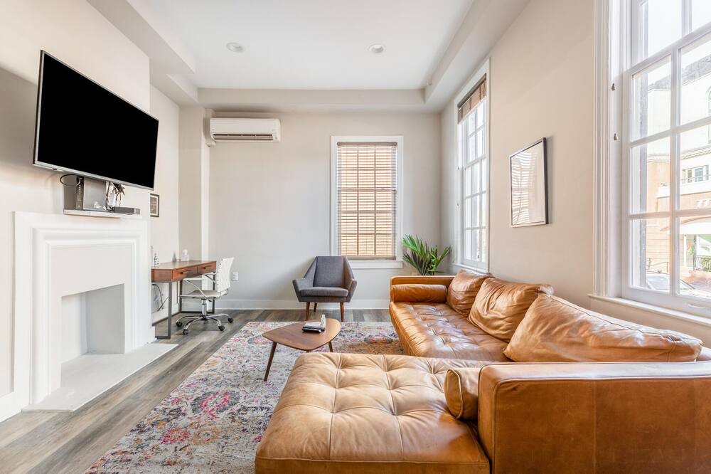 Photo of Livingroom in Jefferson Manor