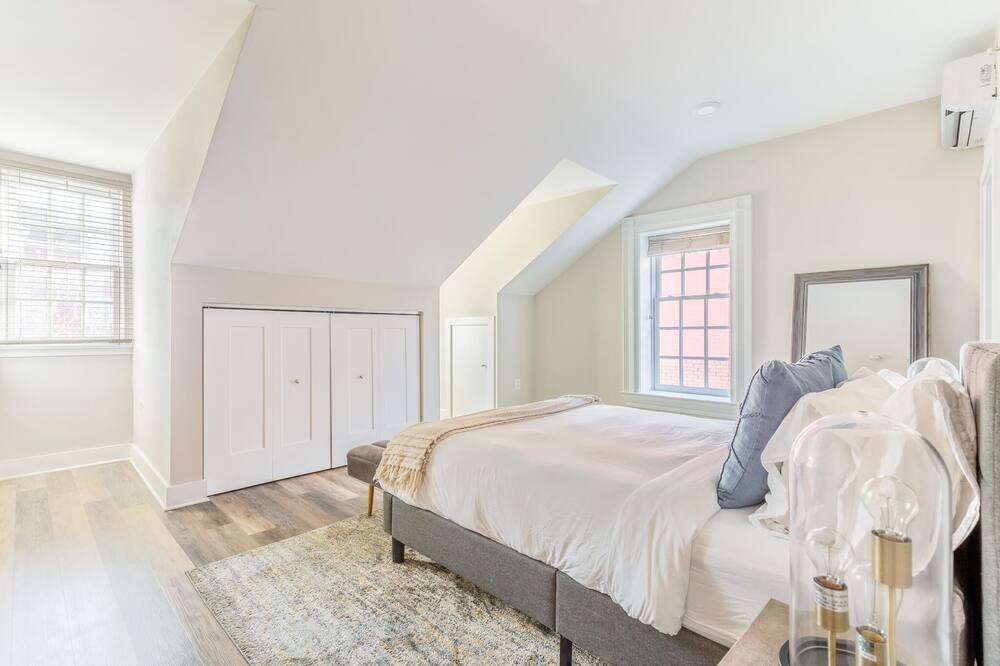 Photo of Bedroom in Jefferson Manor