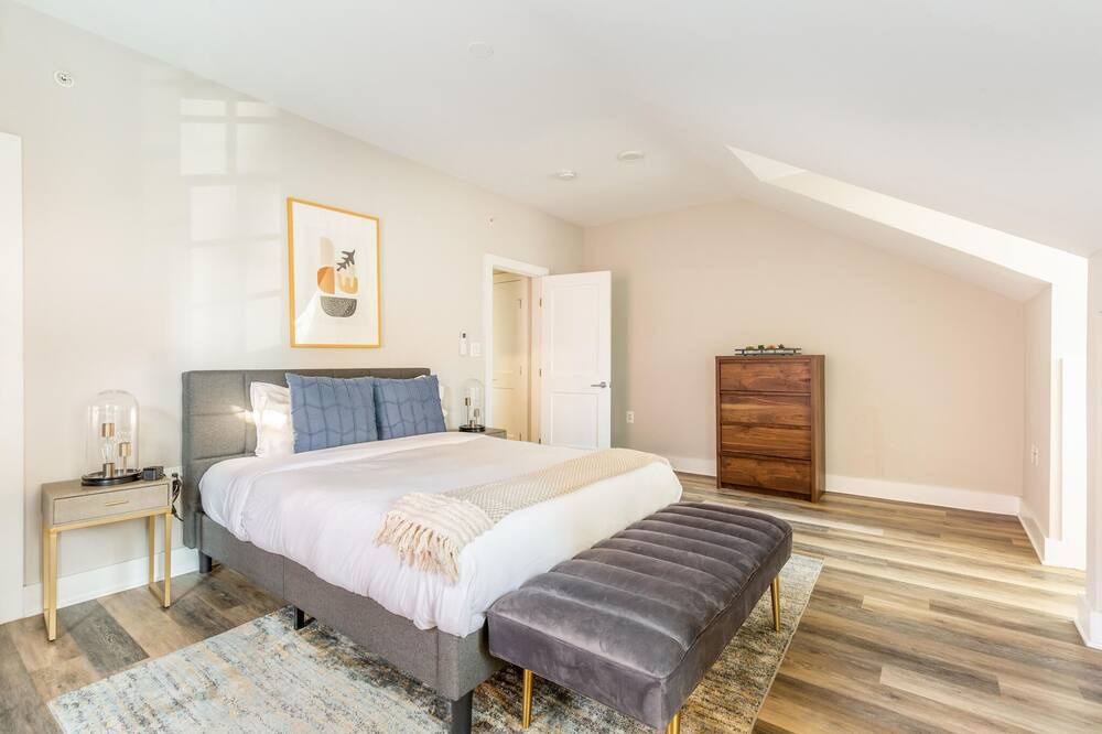 Photo of Bedroom in Jefferson Manor