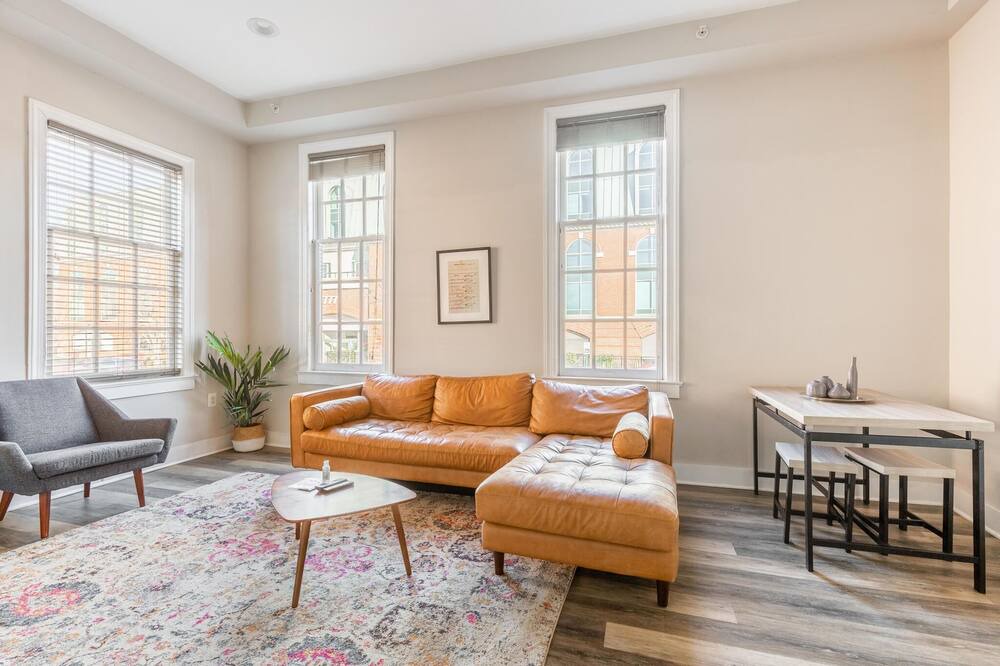 Photo of Livingroom in Jefferson Manor