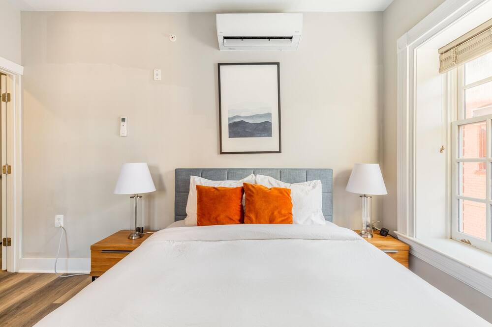 Photo of Bedroom in Jefferson Manor