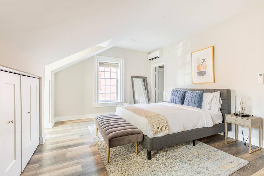 Photo of Bedroom in Jefferson Manor