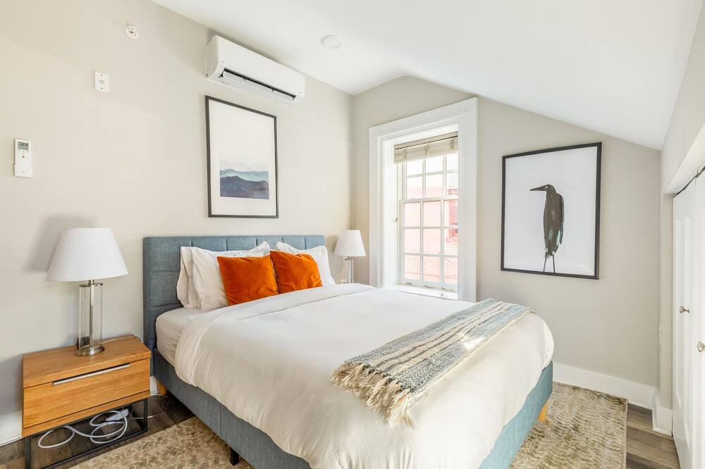 Photo of Bedroom in Jefferson Manor