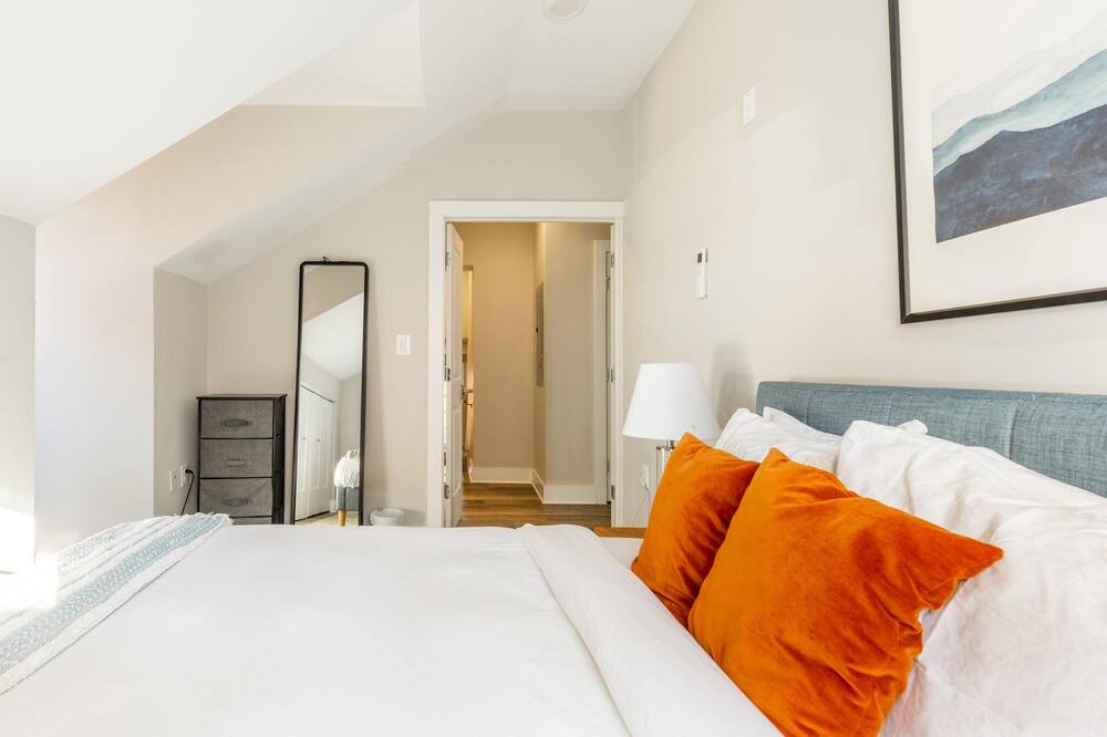 Photo of Bedroom in Jefferson Manor