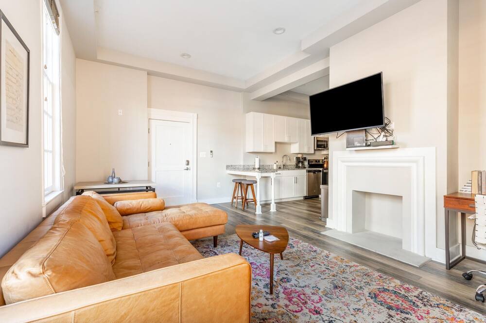 Photo of Livingroom in Jefferson Manor