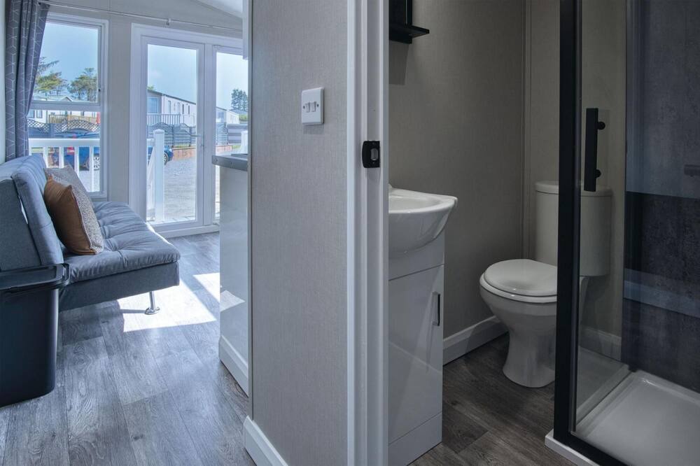 Photo of Bathroom in Amroth