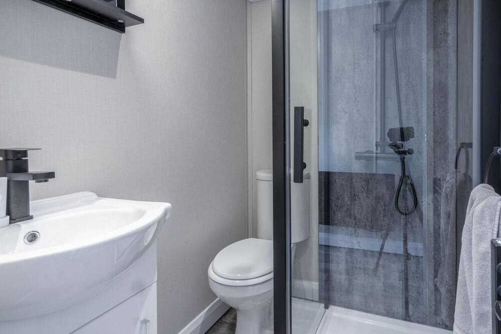 Photo of Bathroom in Amroth