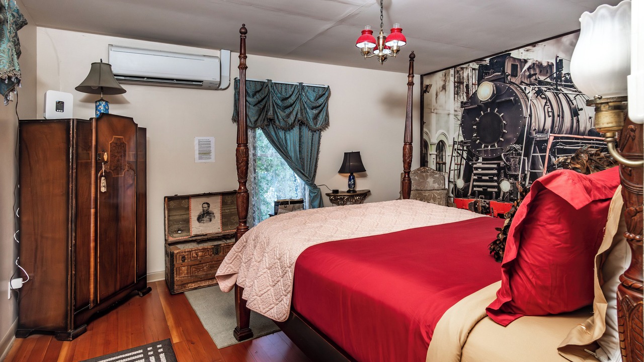 Photo of Bedroom in Roseburg