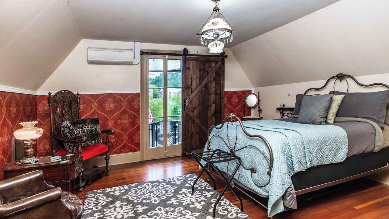 Photo of Bedroom in Roseburg