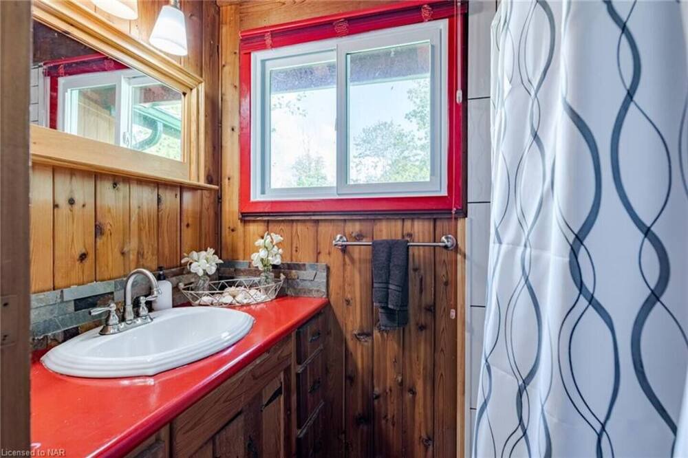 Photo of Bathroom in Fort Erie