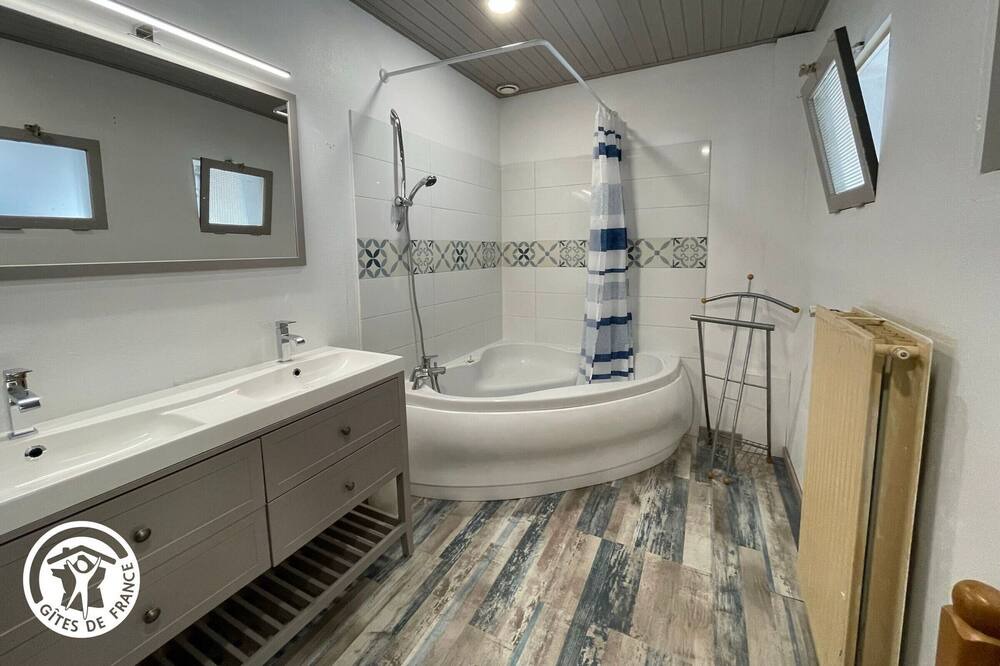 Photo of Bathroom in La Gueriniere