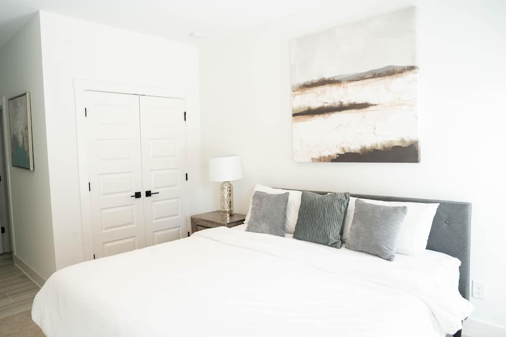 Photo of Bedroom in Midtown