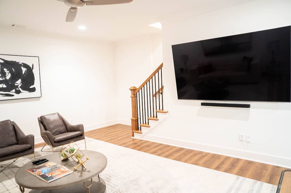 Photo of Livingroom in Midtown