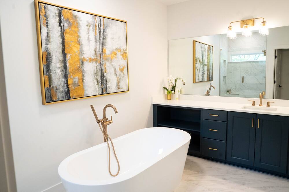 Photo of Bathroom in Midtown