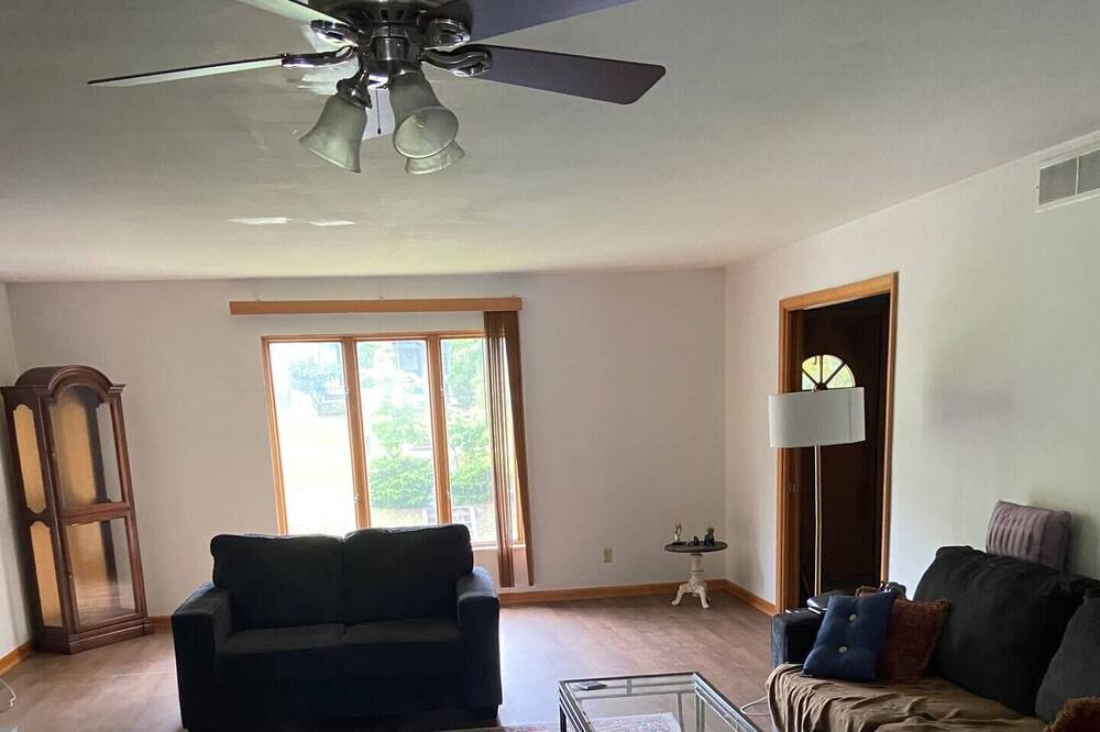 Photo of Livingroom in Ashland