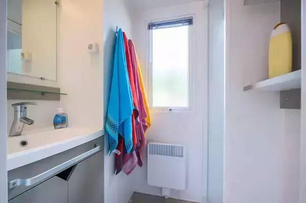 Photo of Bathroom in Lancieux