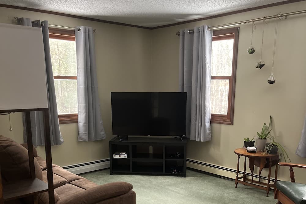 Photo of Livingroom in Jaffrey