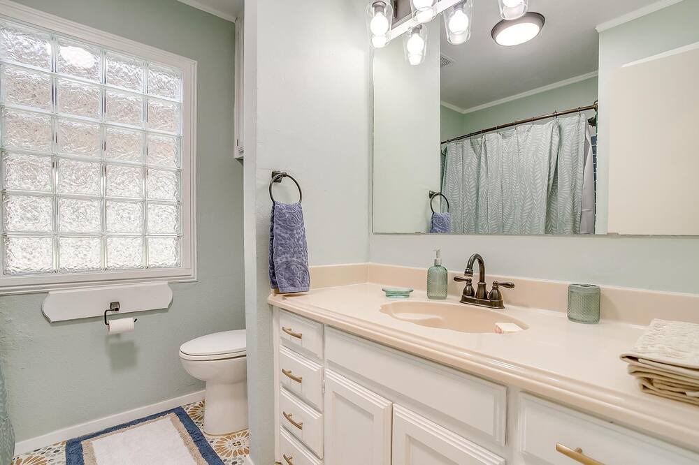 Photo of Bathroom in Gordon