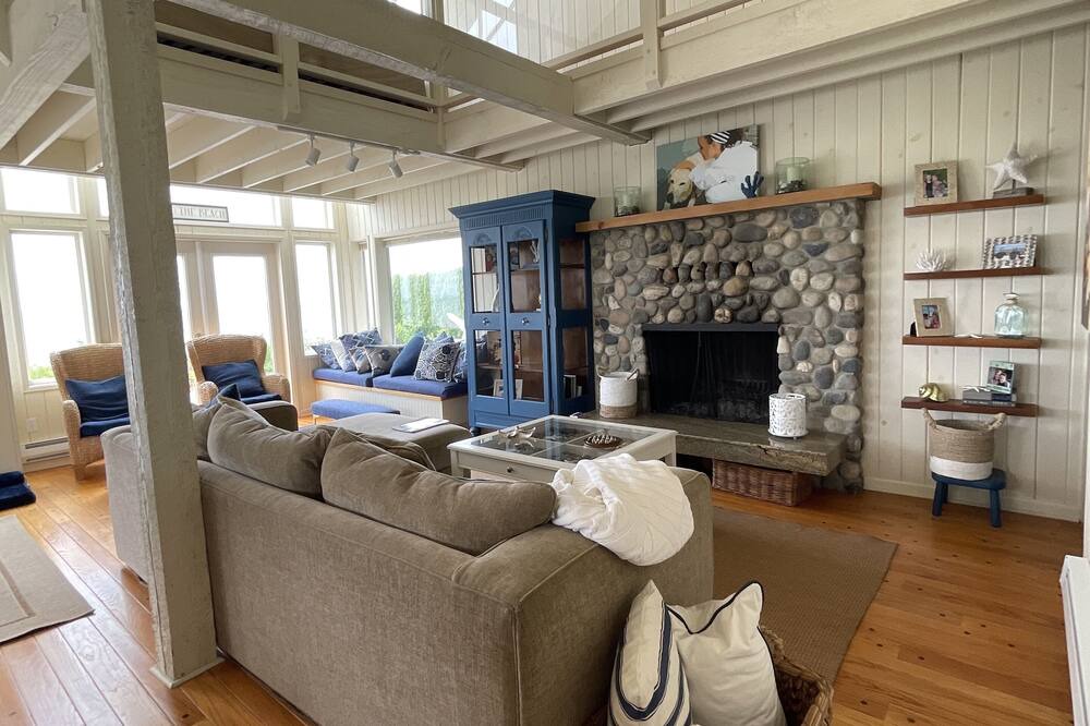Photo of Livingroom in Point Roberts