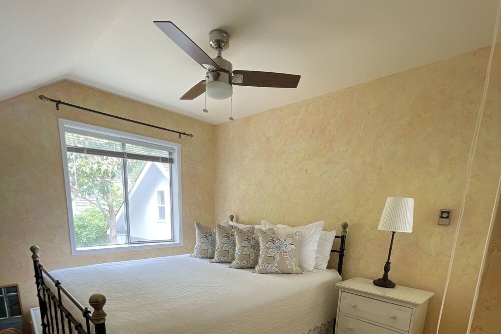 Photo of Bedroom in Point Roberts