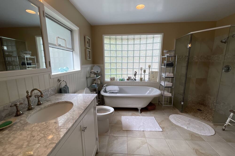 Photo of Bathroom in Point Roberts