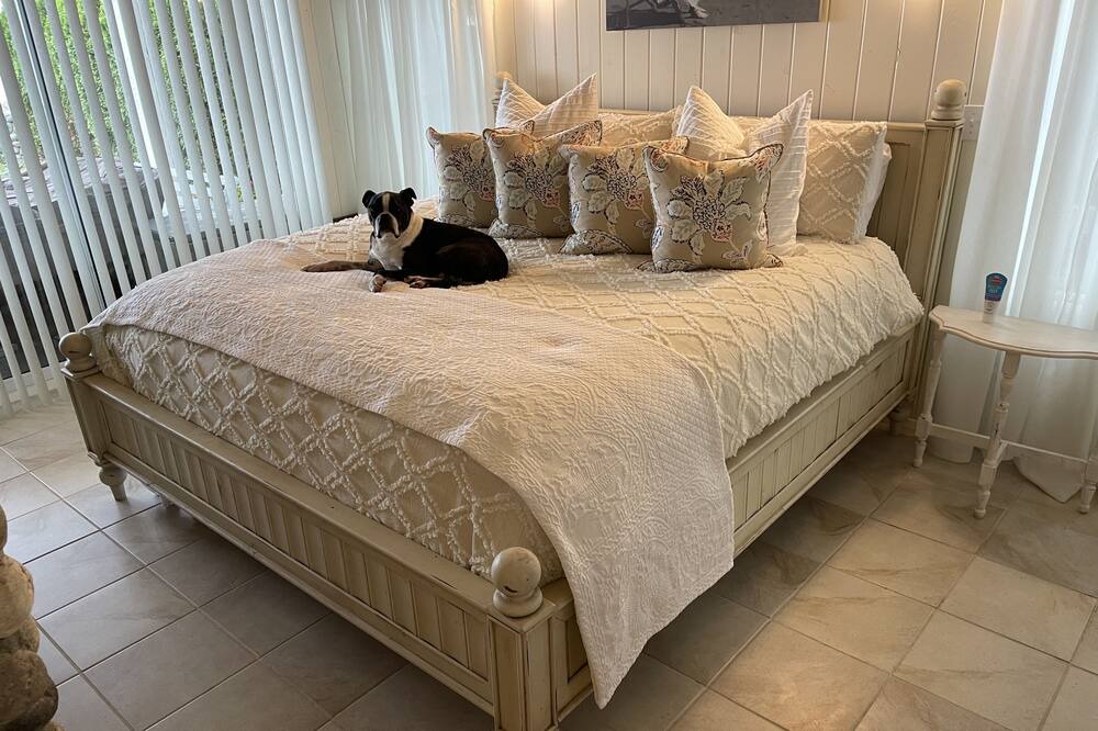 Photo of Bedroom in Point Roberts