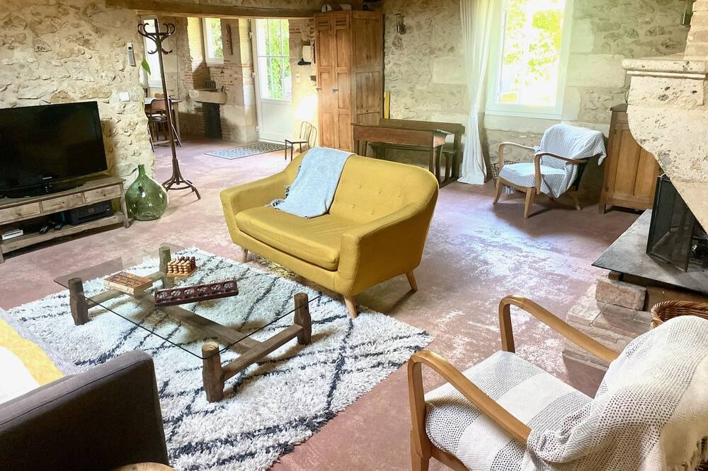 Photo of Livingroom in Cabanac-Et-Villagrains