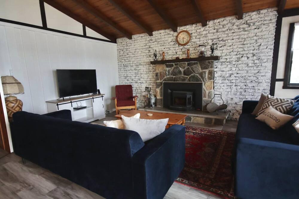 Photo of Livingroom in Lac-des-Plages