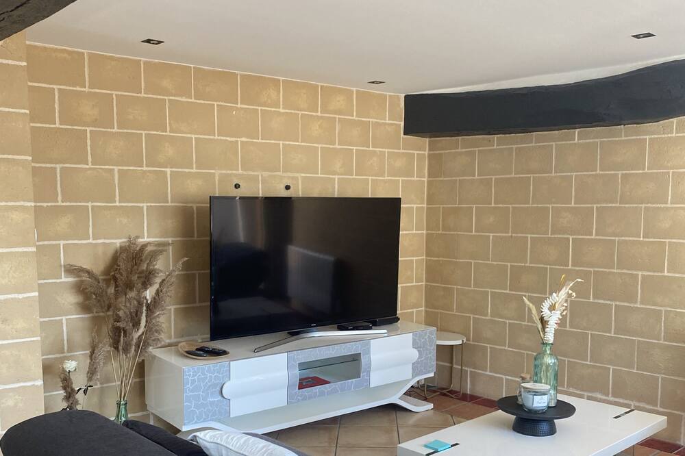 Photo of Livingroom in Saint-Vivien-de-Blaye