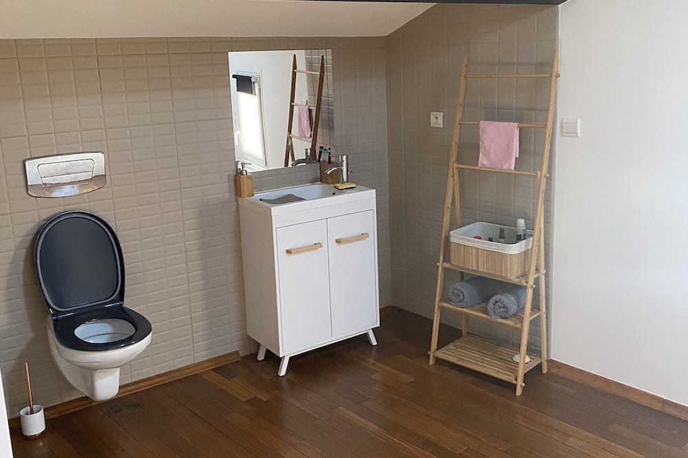 Photo of Bathroom in Saint-Vivien-de-Blaye