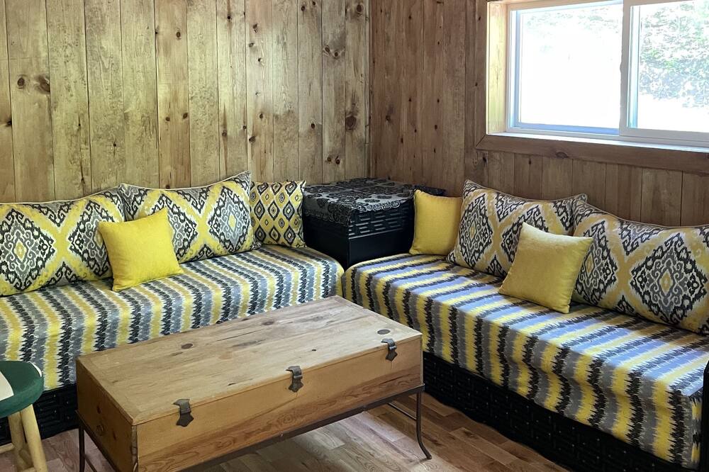 Photo of Livingroom in Wentworth-Nord