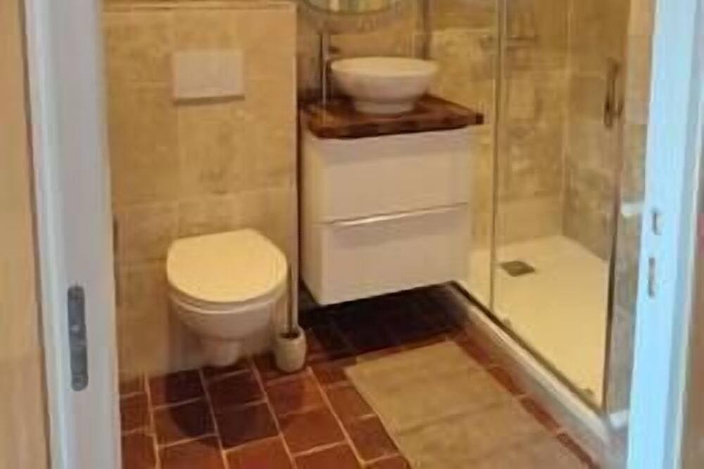 Photo of Bathroom in Monchy-Humieres