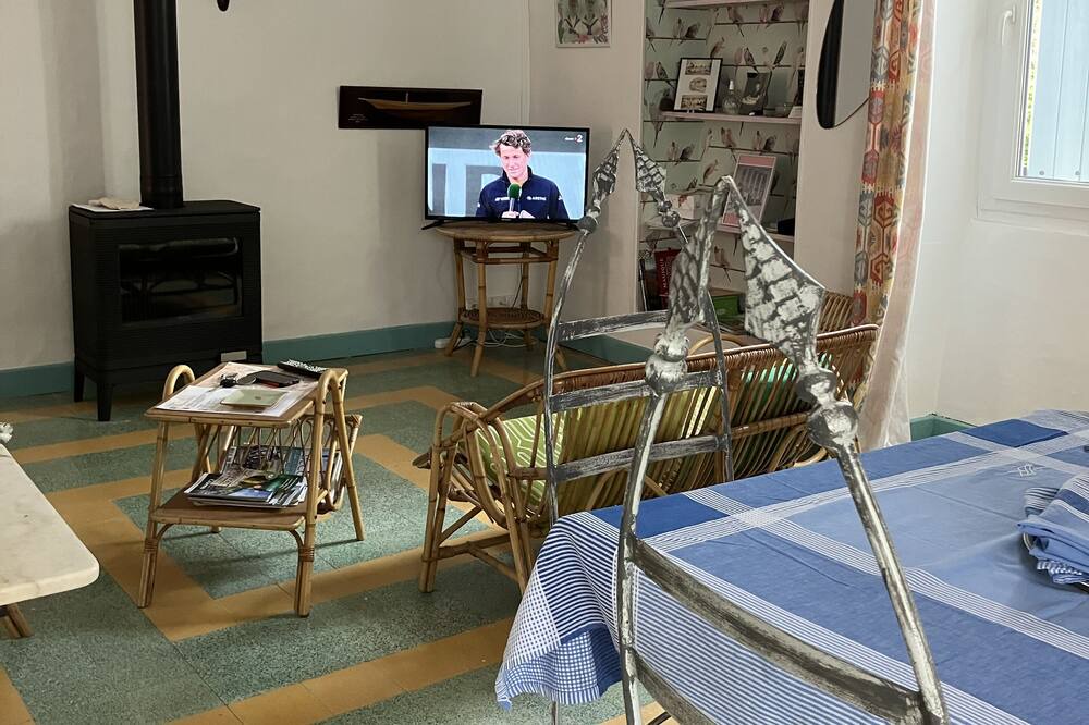 Photo of Livingroom in Saint-Jean-de-Maruejols-et-Avejan
