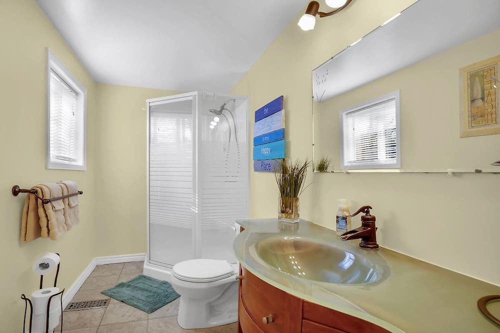 Photo of Bathroom in Port Franks