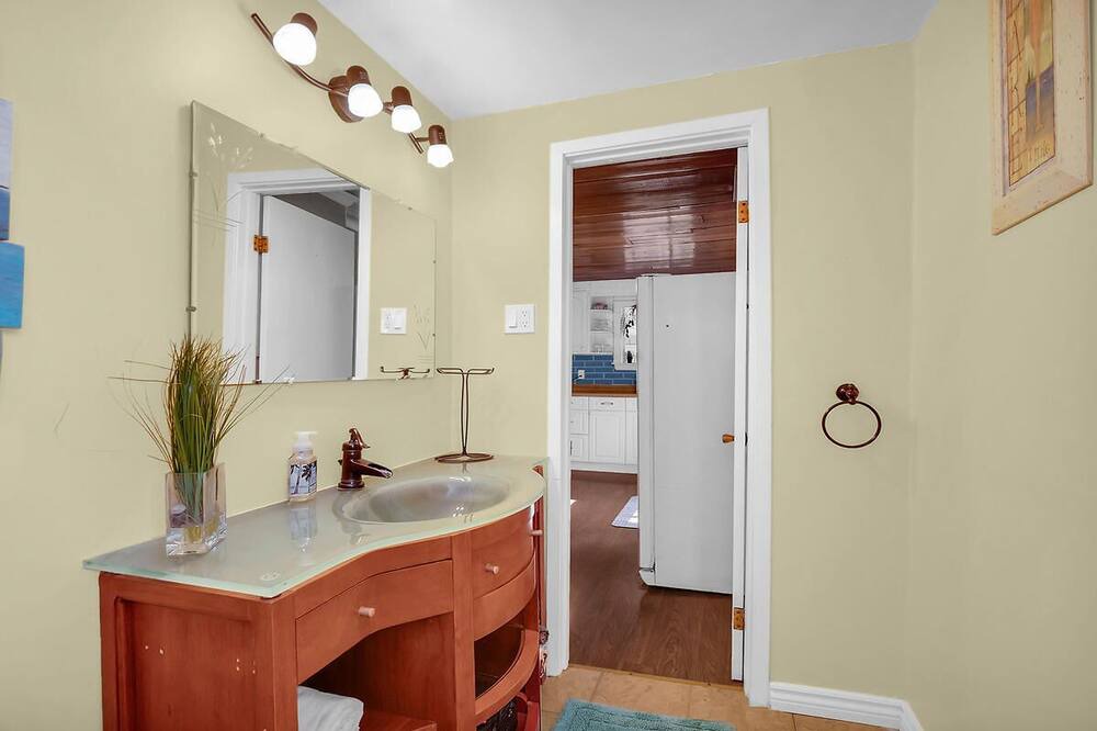 Photo of Bathroom in Port Franks
