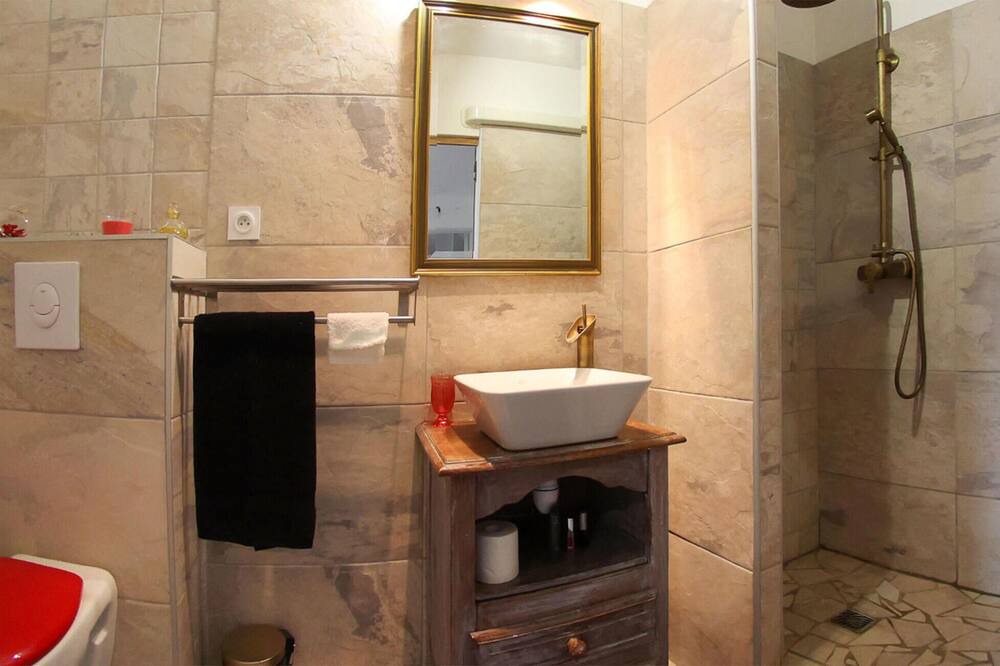 Photo of Bathroom in Bagnols-sur-Ceze