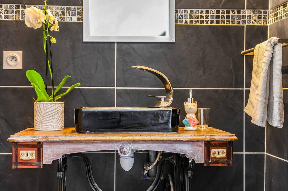 Photo of Bathroom in Bagnols-sur-Ceze