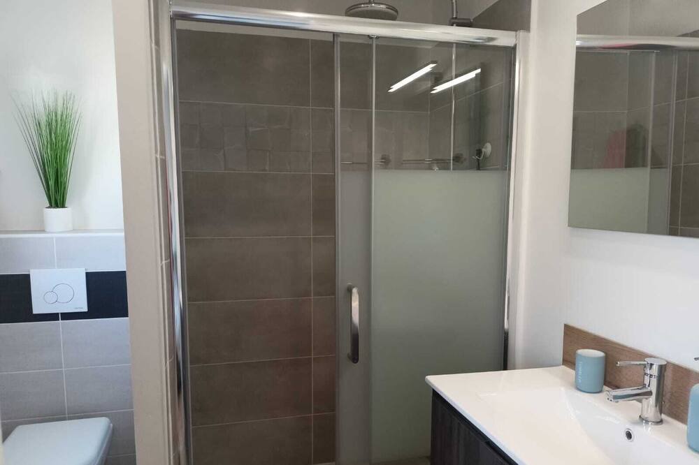 Photo of Bathroom in Candillargues