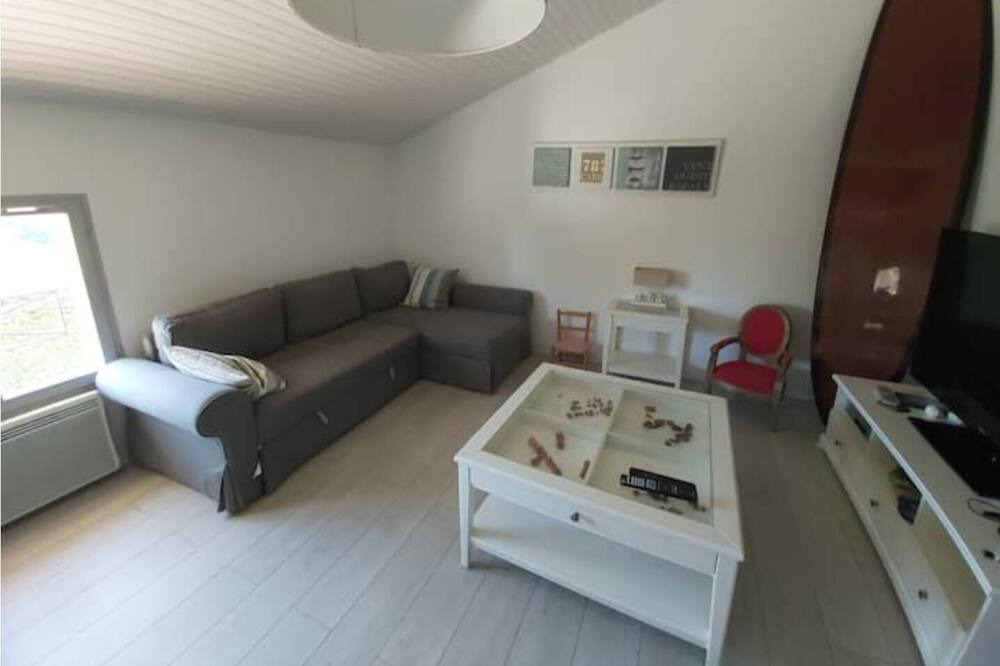 Photo of Livingroom in Sainte-Foy-d'Aigrefeuille