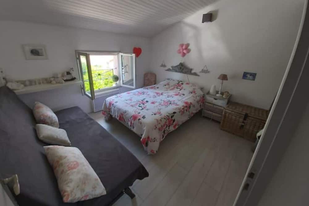 Photo of Bedroom in Sainte-Foy-d'Aigrefeuille