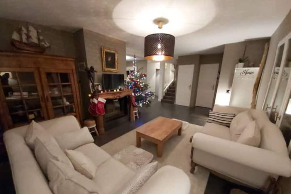 Photo of Livingroom in Sainte-Foy-d'Aigrefeuille