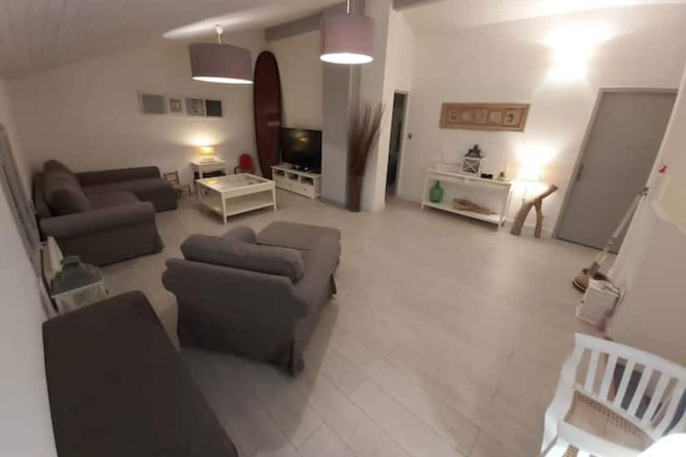 Photo of Livingroom in Sainte-Foy-d'Aigrefeuille