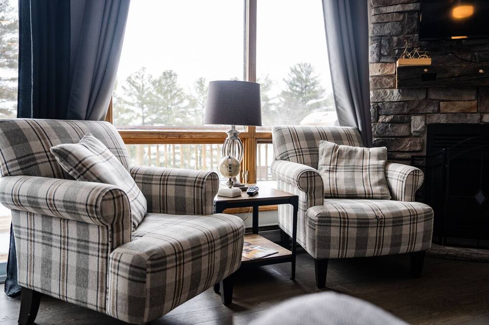 Photo of Livingroom in Gravenhurst